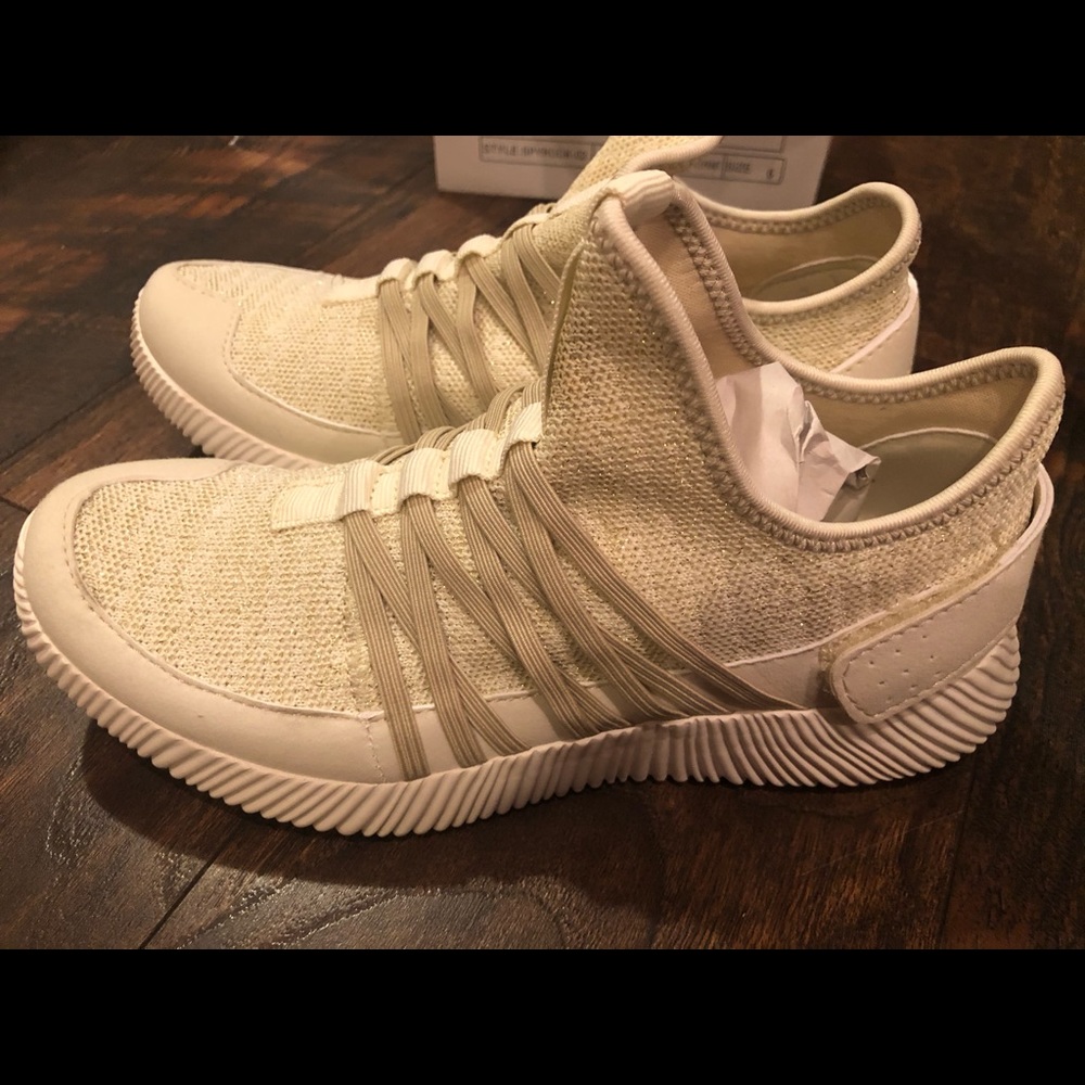 New! Qupid slip on sneakers -